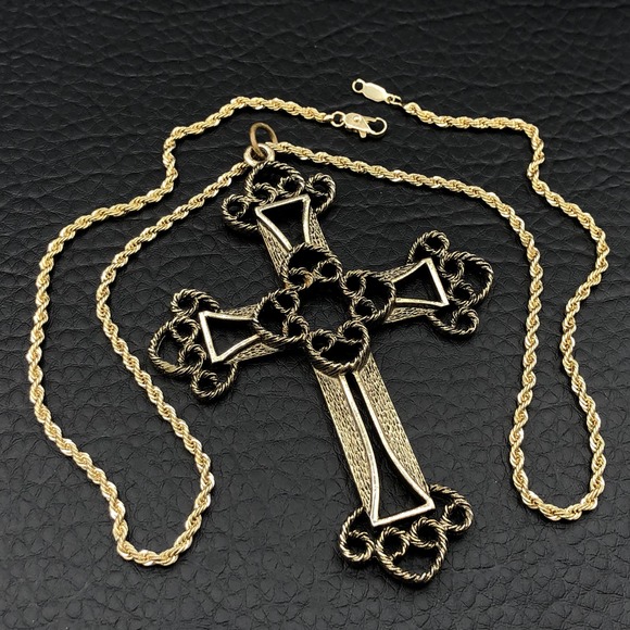 Sarah Coventry Victorian Cross Pendant Necklace 1973 Limited Edition Vintage - Picture 2 of 9